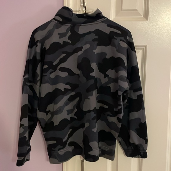 NWT camouflage pullover - Picture 2 of 4